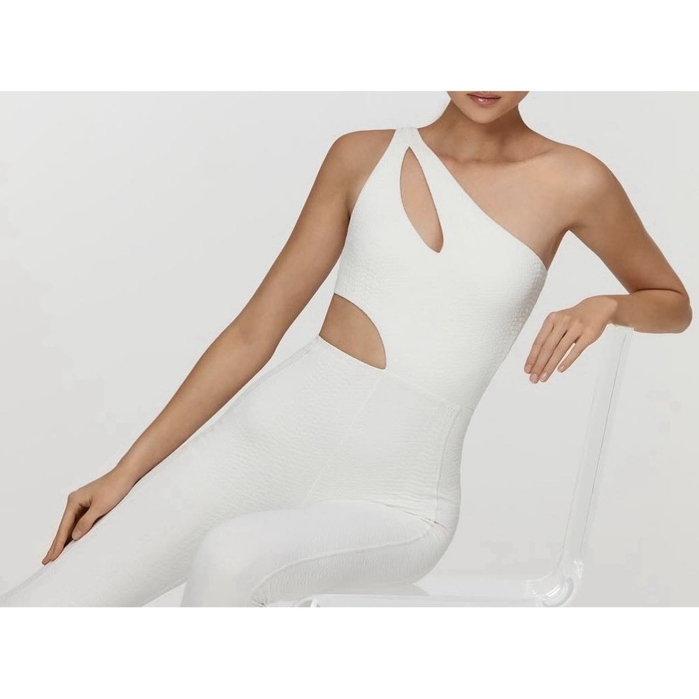 Gigi C White Textured Snakeskin Cassie Jumpsuit Size XSmall One Shoulder NWT